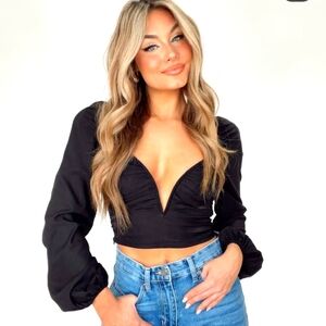 NWOT SHOP LANE 201 CROPPED DEEP V SHIRT SZ M